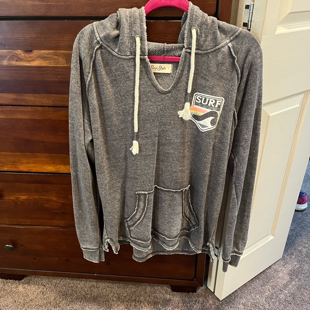 Surf style sweater.